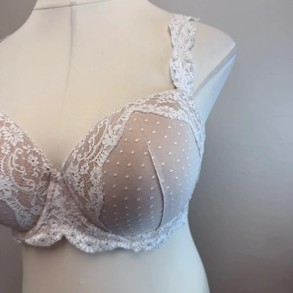 Victoria's Secret White Polka Dot Lace Lined Demi Bra - Size 40DDD